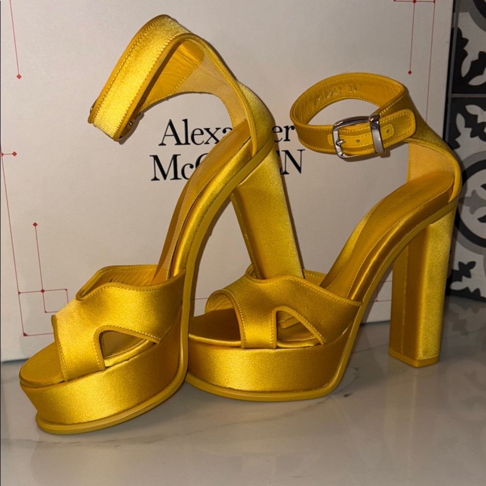 In box like new Alexander McQueen sunflower 🌻 Yellow Women's platform Sandals 39 - Picture 10 of 14